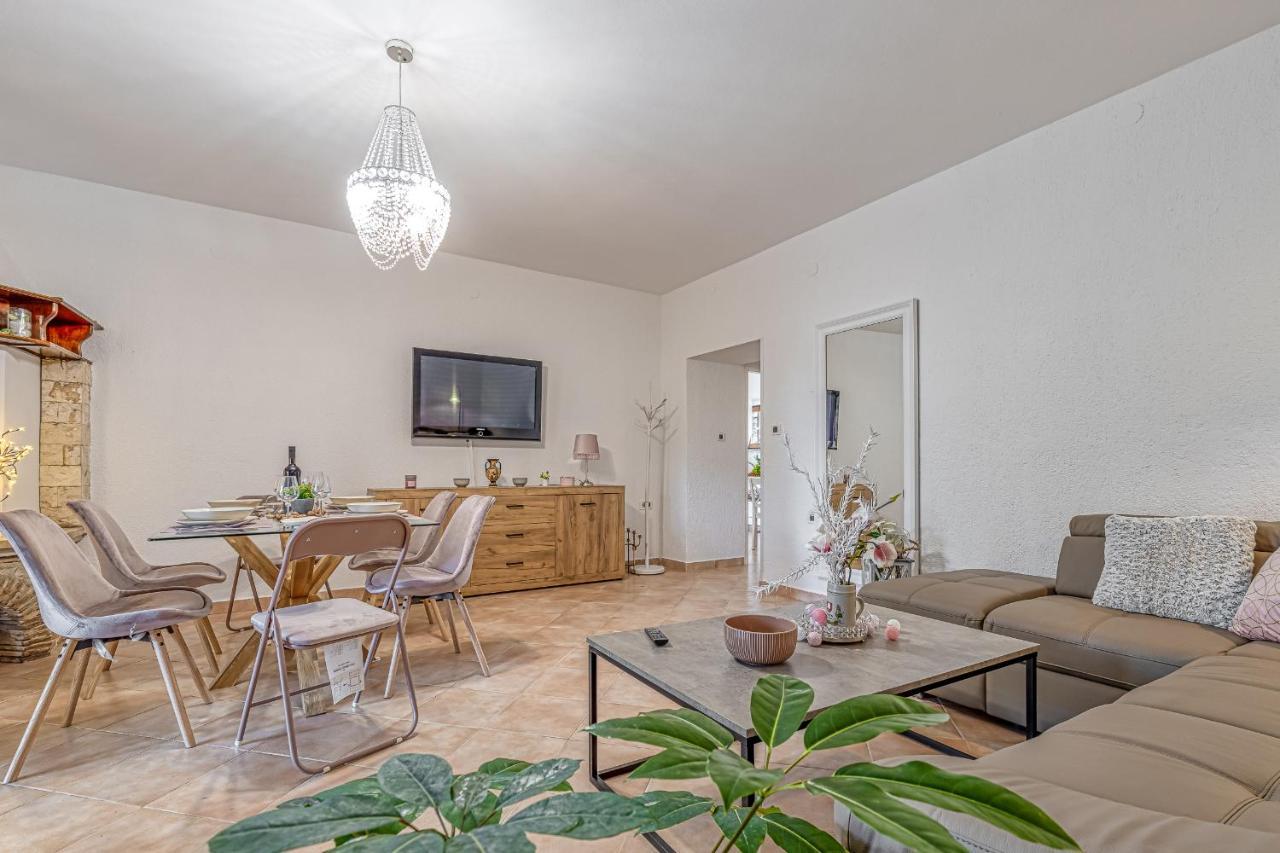 Počitniška hiša Eden House *